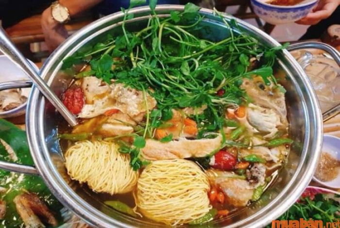 Quán lẩu 79 là lựa chọn ưa thích của nhiều gia đình ở Tân Phú.