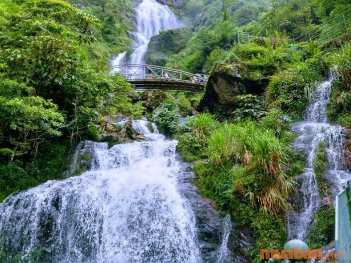 Thác Bạc hùng vĩ giữa khung cảnh Tây Bắc