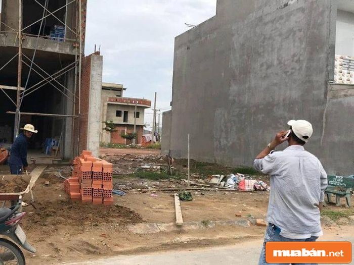Số lượng nhà ở khởi công xây dựng gần chợ Bình Chánh ngày càng gia tăng