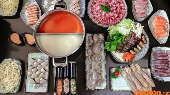 Thực đơn tại đây phong phú với nhiều loại nước lẩu khác nhau.