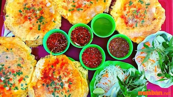 Món bánh ép đặc sản Huế