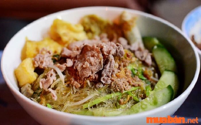 Nếu bạn đang phân vân hôm nay nên ăn gì ở Hà Nội, đừng bỏ qua miến trộn