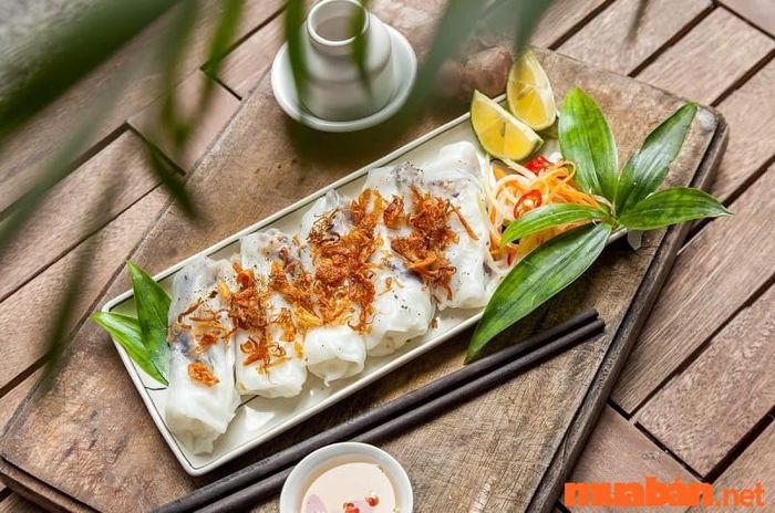 Nếu bạn chưa biết hôm nay nên ăn gì ở Hà Nội, hãy thưởng thức bánh cuốn Thủ đô.