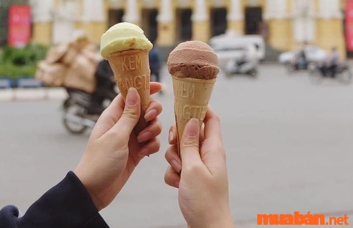 Hãy nhớ thêm món kem ốc quế Tràng Tiền vào danh sách 