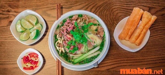 Nếu bạn vẫn chưa biết hôm nay nên ăn gì ở Hà Nội, đừng quên thử phở.