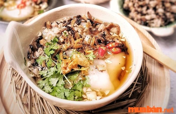 Bánh đúc là một món ăn thú vị mà bạn nên thêm vào danh sách hôm nay ăn gì ở Hà Nội.