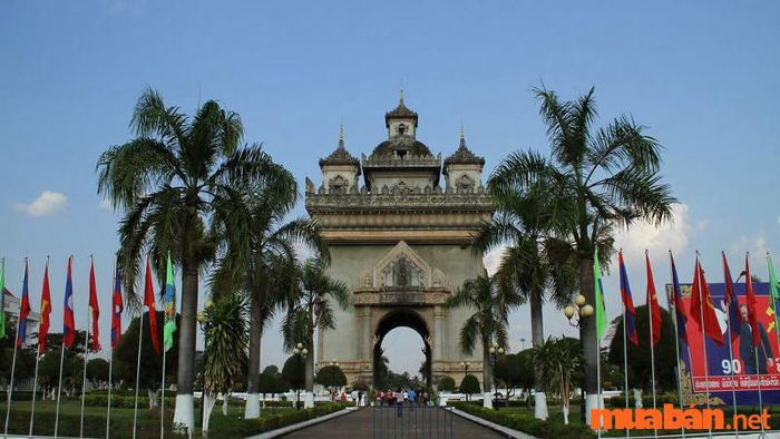 Kiến trúc phù điêu đặc sắc của Cổng Khải Hoàn Patuxay