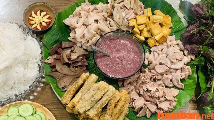 Thưởng thức mâm bún đậu thơm ngon tại Quán Gánh đậu