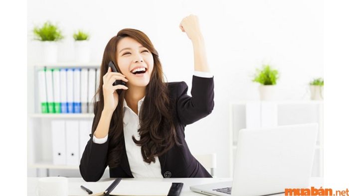 Kỹ năng ngoại ngữ giữ vai trò thiết yếu trong việc hỗ trợ nhân viên Sales tiếp cận khách hàng.
