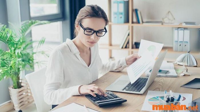 Nhiệm vụ quản lý tài chính trong mô tả công việc của giám sát nhà hàng