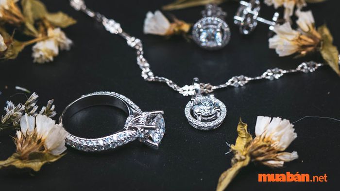 Hãy chọn món quà phù hợp với ngân sách dựa trên tình trạng mối quan hệ
