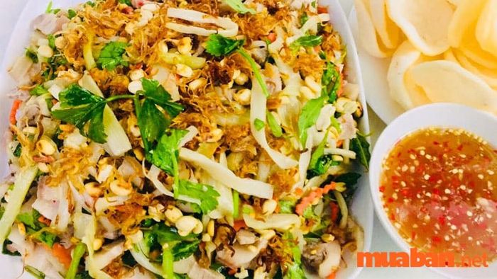 Gỏi ngó lục bình trộn tôm thịt từ Bình Dương