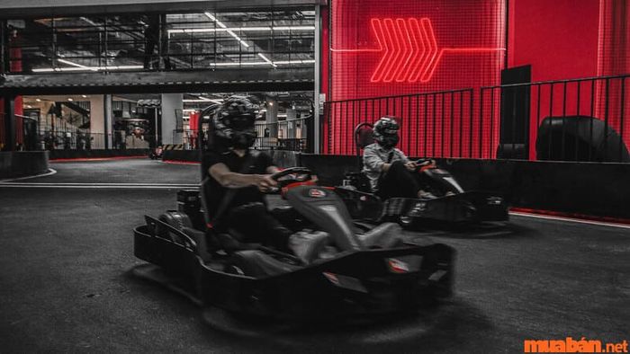 Vincom Mega Mall Smart City có gì thú vị: Đua xe F1 với nhiều phân khúc khác nhau