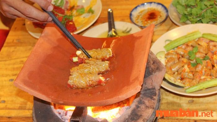 Bò nướng ngói đặc sản Bình Dương