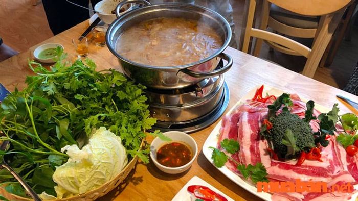 Lẩu bò nhúng mắm ruốc đặc sản Bình Dương