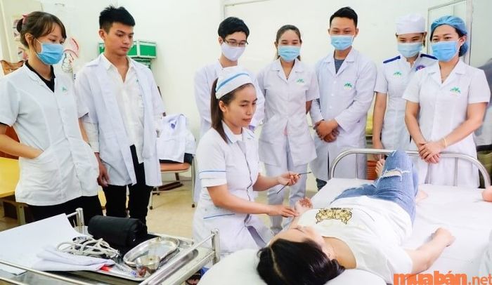 Các phẩm chất cần có theo bảng mô tả công việc của điều dưỡng trưởng khoa