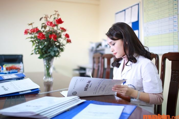 Trình độ học vấn cần thiết để được bổ nhiệm theo bảng mô tả công việc của điều dưỡng trưởng khoa