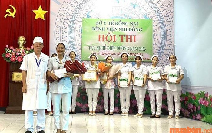 Mô tả công việc của điều dưỡng trưởng khoa sẽ cung cấp thông tin về quyền lợi dành cho ứng viên như thế nào?