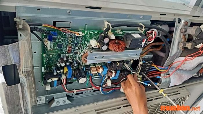 Nguyên nhân máy lạnh Reetech báo lỗi E4