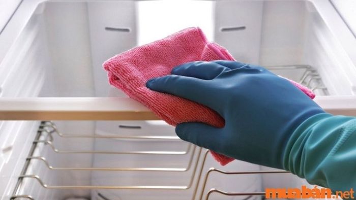 Vệ sinh tủ lạnh thường xuyên