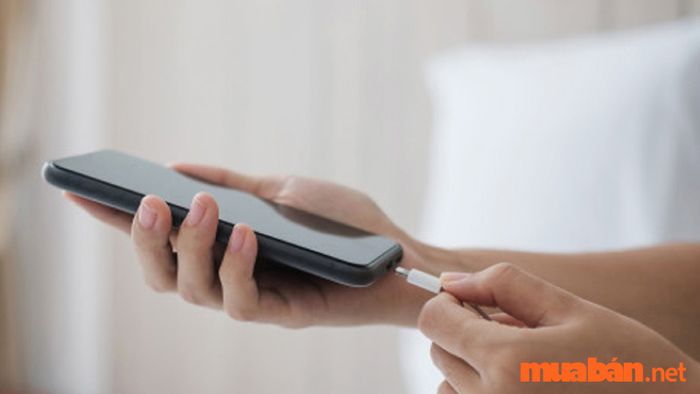 Phương pháp khắc phục chân sạc điện thoại bị lỏng