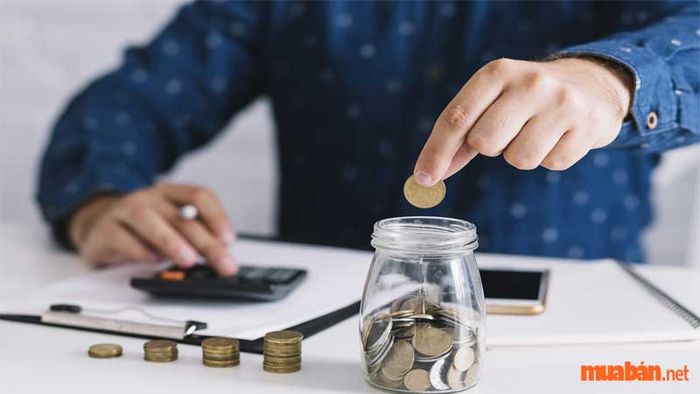 Giam lương là gì? Những điều người lao động cần biết khi gặp trường hợp giữ lương