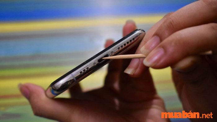 Phương pháp khắc phục chân sạc điện thoại bị lỏng