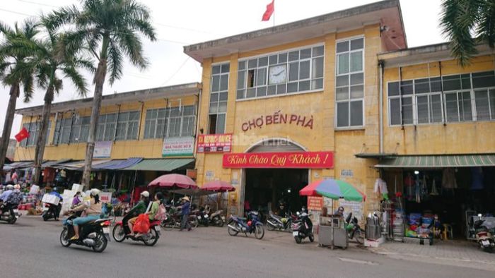Các khu chợ mua sắm xung quanh Ngã 5 Kiến An