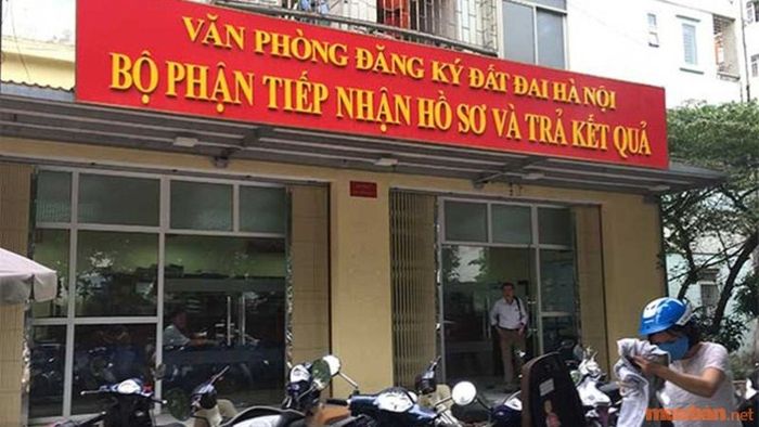 Xác nhận và thực hiện các thủ tục tại Văn phòng đăng ký đất đai địa phương.
