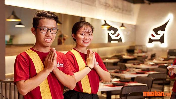 Cách phục vụ của nhân viên tại quán rất thân thiện và lịch thiệp