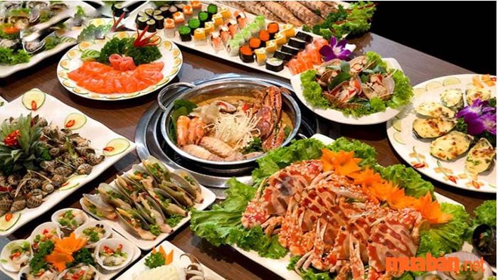 Ngoài tôm, nhà hàng còn phục vụ nhiều món hải sản đa dạng khác