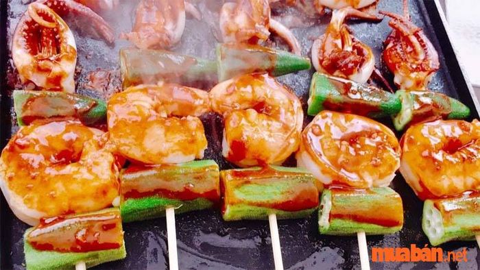 Happy Tôm - Món tôm nướng được bóc vỏ và tẩm ướp gia vị