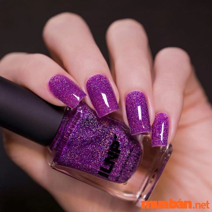 Mẫu nail sơn thạch màu tím được phối hợp với hiệu ứng mắt mèo
