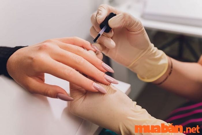 Các lưu ý để giữ cho móng tay sơn thạch bền màu tại nhà