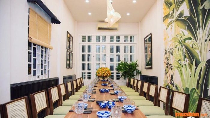 An Nam Quán mang đến không gian ấm cúng, khiến bạn cảm thấy như đang thưởng thức bữa ăn bên gia đình trong sự thư thả.