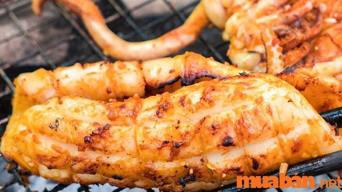 Du khách có thể khám phá nhiều quán ăn địa phương tại đảo Hải Tặc Kiên Giang.