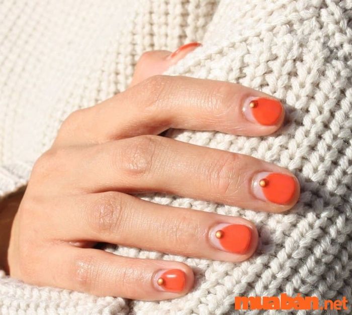 Một mẫu nail sơn thạch màu cam đơn giản nhưng bắt mắt