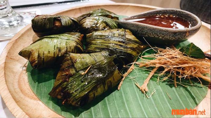 Món gà chiên cuốn lá dứa tại Chang – Ẩm thực Thái hiện đại, ngon khó cưỡng