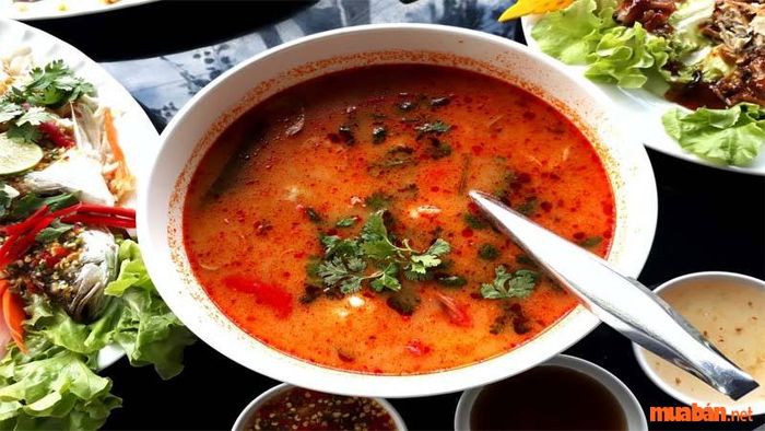 Lẩu Tomyum là món ăn nổi bật nhất tại nhà hàng