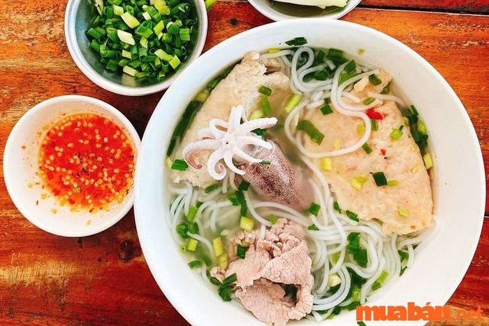 Món bún quậy đặc sản tại chợ An Thới