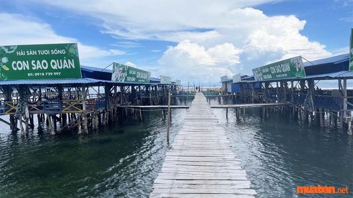 Hải sản tươi sống tại quán Con Sao ở làng chài Phú Quốc