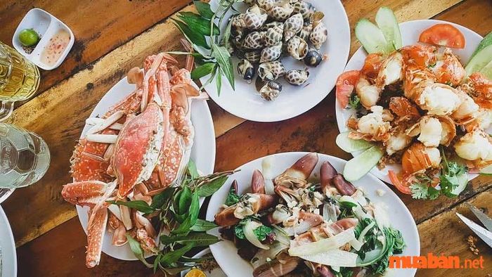 Hải sản ở Rạch Tràm được người dân đánh bắt cực kỳ tươi ngon