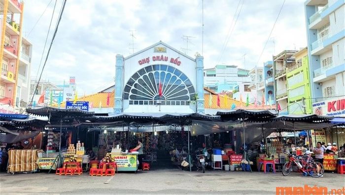 Chợ Châu Đốc là một trong những địa điểm check-in tuyệt vời tại Châu Đốc