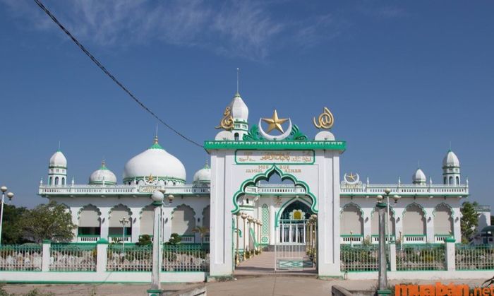 Thánh đường Hồi Giáo Jamiul Azhar nằm trong danh sách những địa điểm check-in nổi tiếng tại Châu Đốc