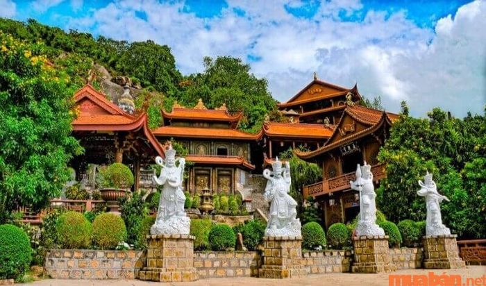 Điểm check-in tại Chùa Phước Điền - Chùa Hang ở Châu Đốc
