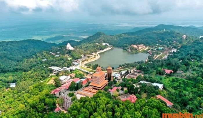 Núi Cấm nhìn từ trên cao
