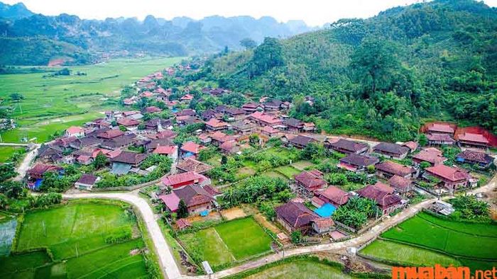Làng du lịch Hữu Liên