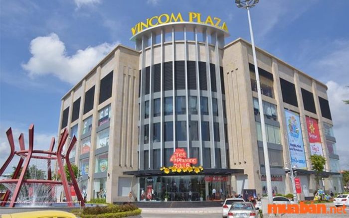 Long Xuyên có gì chơi? Vincom Plaza Long Xuyên – trung tâm thương mại lớn nhất An Giang