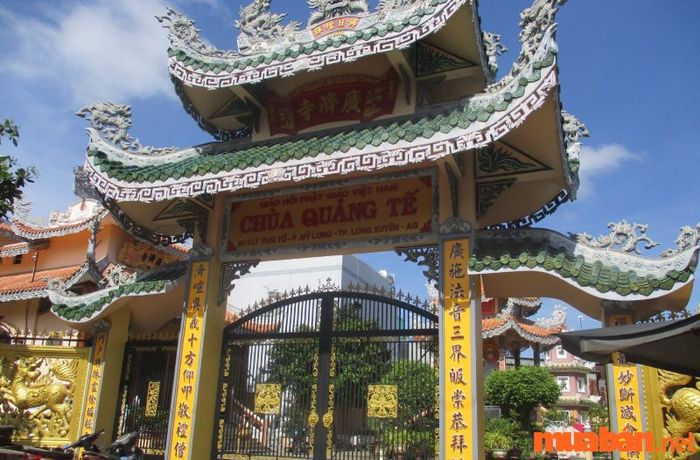 Long Xuyên có gì thú vị? Chùa Quảng Tế nổi bật với những hoa văn chạm khắc tinh tế