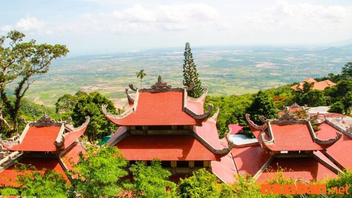 Chùa núi Tà Cú là một điểm đến bạn không thể bỏ qua khi đến Phan Thiết.